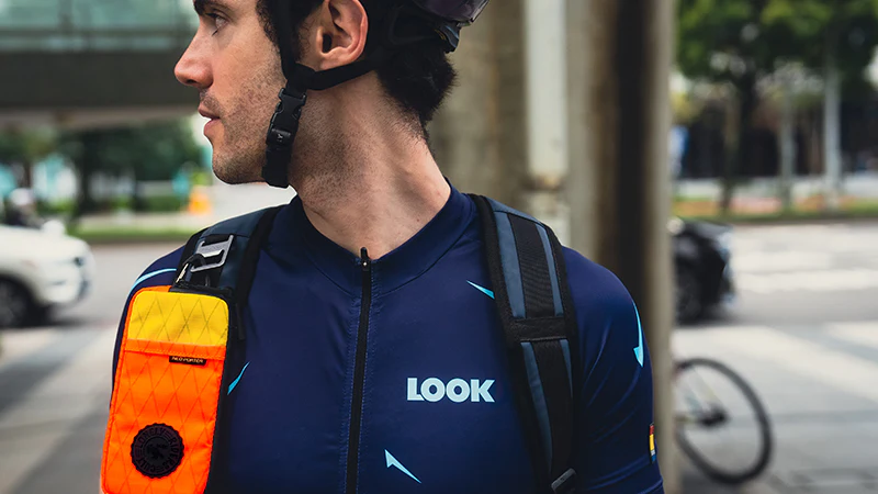 Смотреть видеообзор Чехол для телефона Ulac Touring Case Cycling Phone Wallet Navy